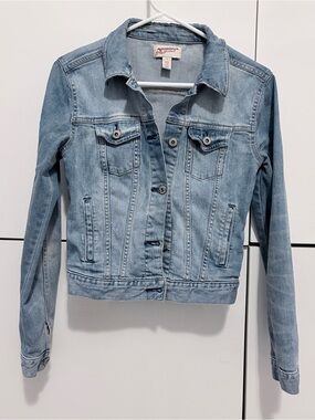 Arizona Jean Company Light Wash Denim Jacket - Women's